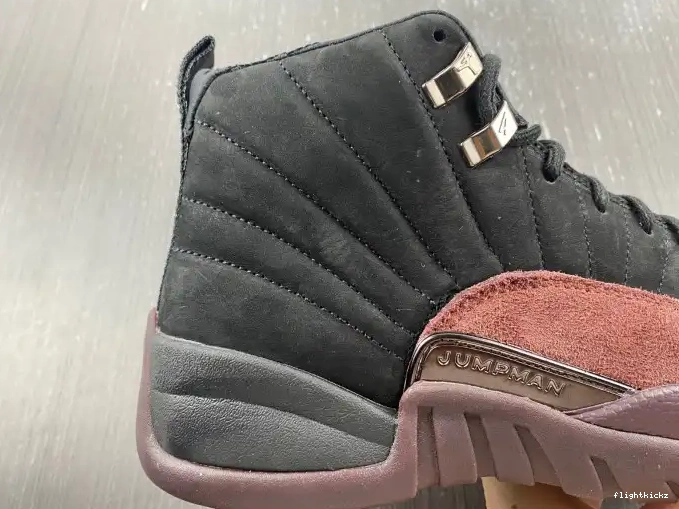 DV6989-001 Ma Retro 12 Maniere Jordan Black A 0606